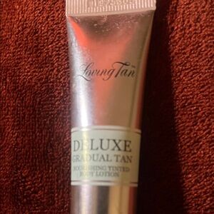 Loving Tan Deluxe Gradual Tan Body Lotion - Silver